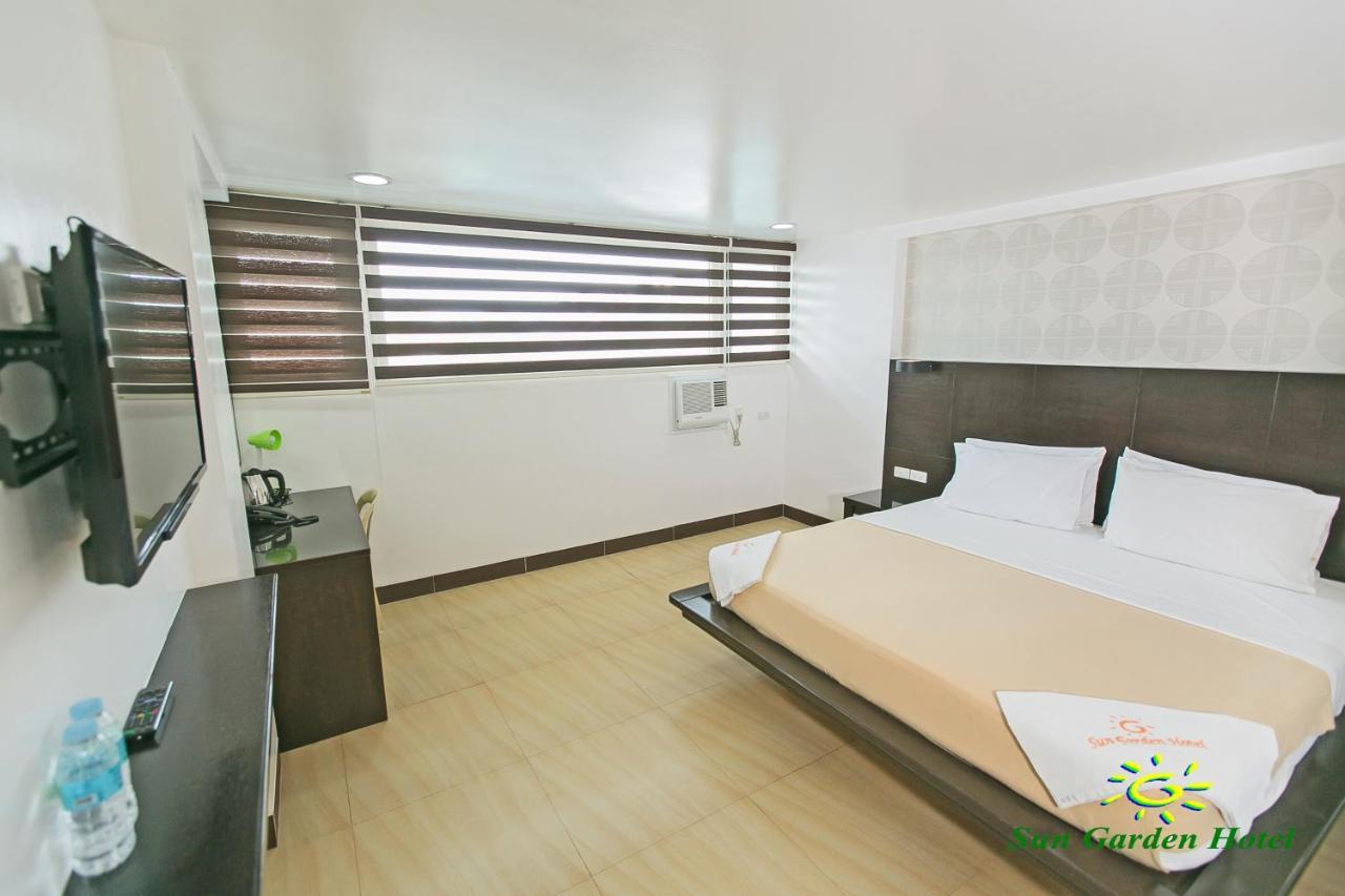 Sun Garden Hotel Tarlac Exteriör bild
