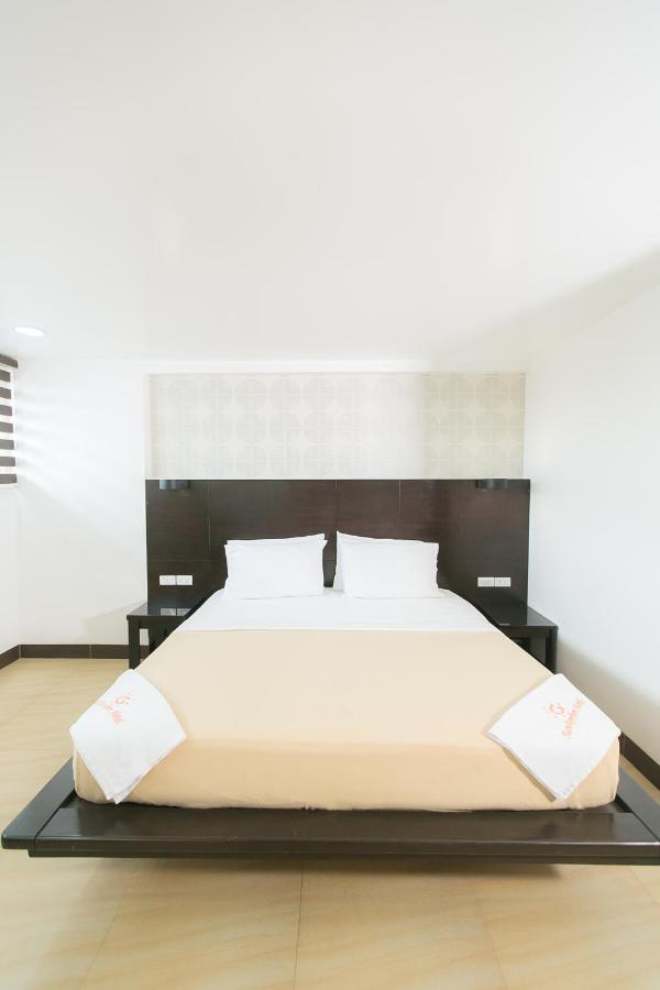 Sun Garden Hotel Tarlac Exteriör bild